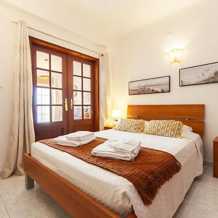 B37 - Door Apartmán