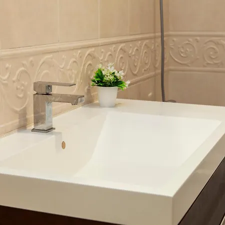 B37 - Door Appartement Lagos