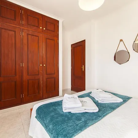 B37 - Door Daire Lagos