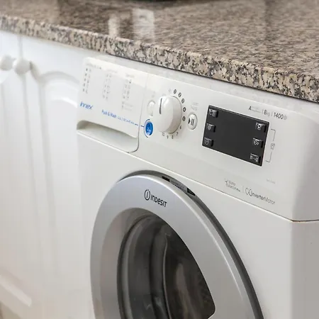 B37 - Door Daire Lagos