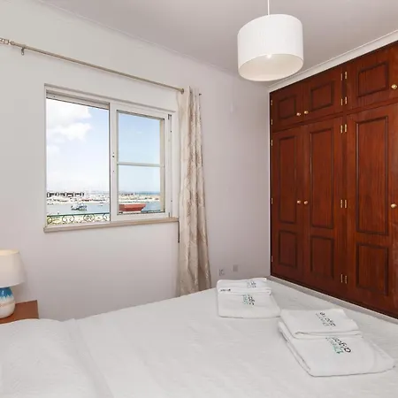 B37 - Door Daire Lagos